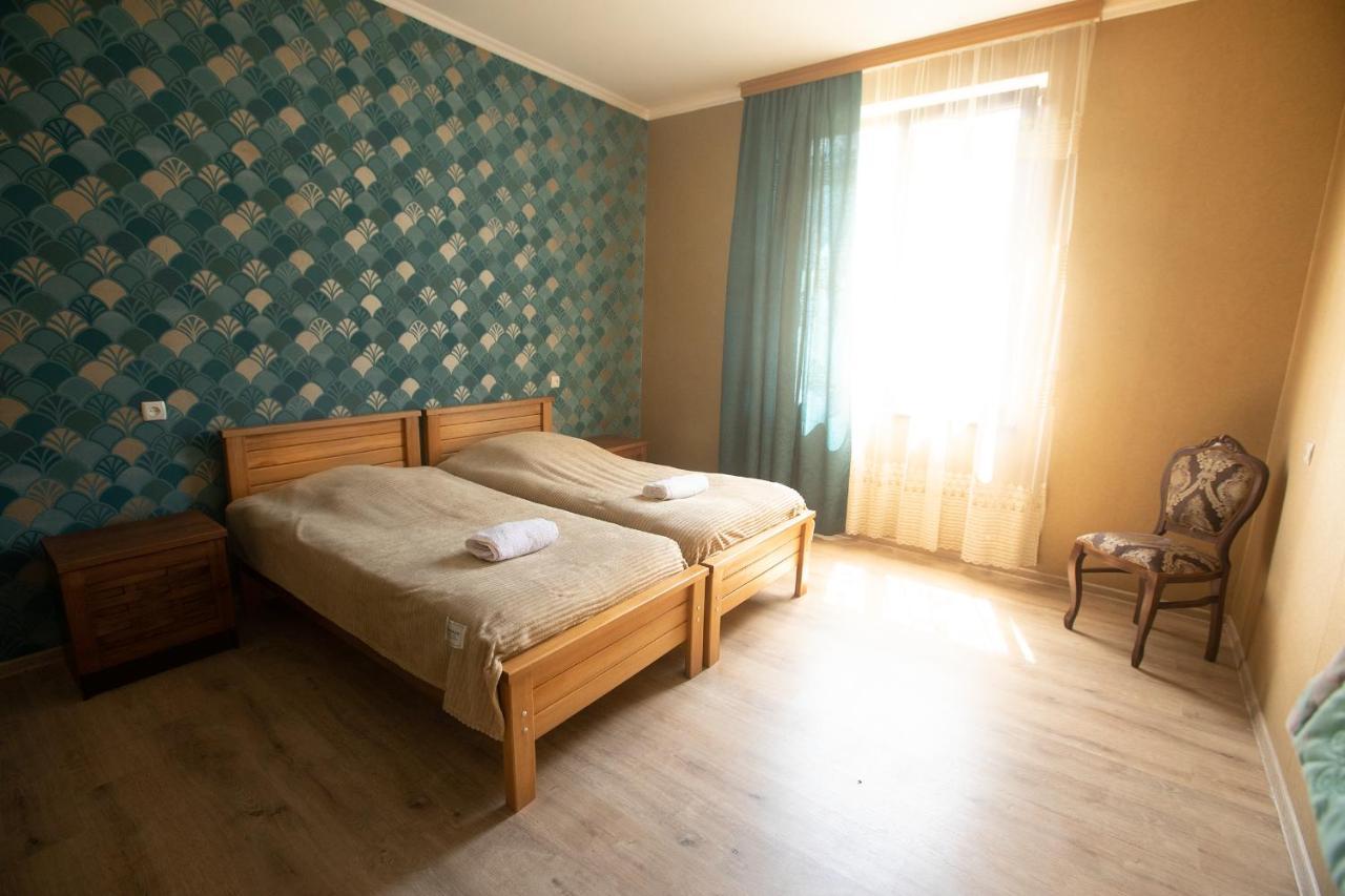 Strawberry Hotel Borjomi Ngoại thất bức ảnh