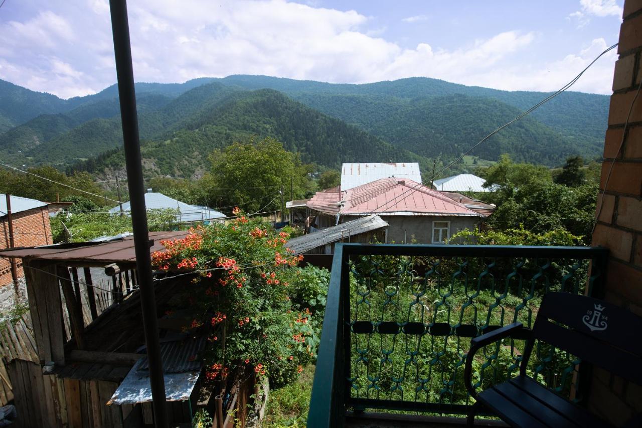 Strawberry Hotel Borjomi Ngoại thất bức ảnh