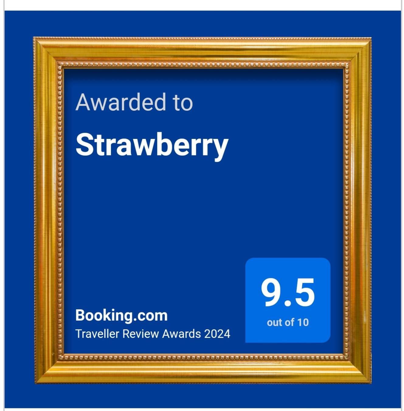 Strawberry Hotel Borjomi Ngoại thất bức ảnh