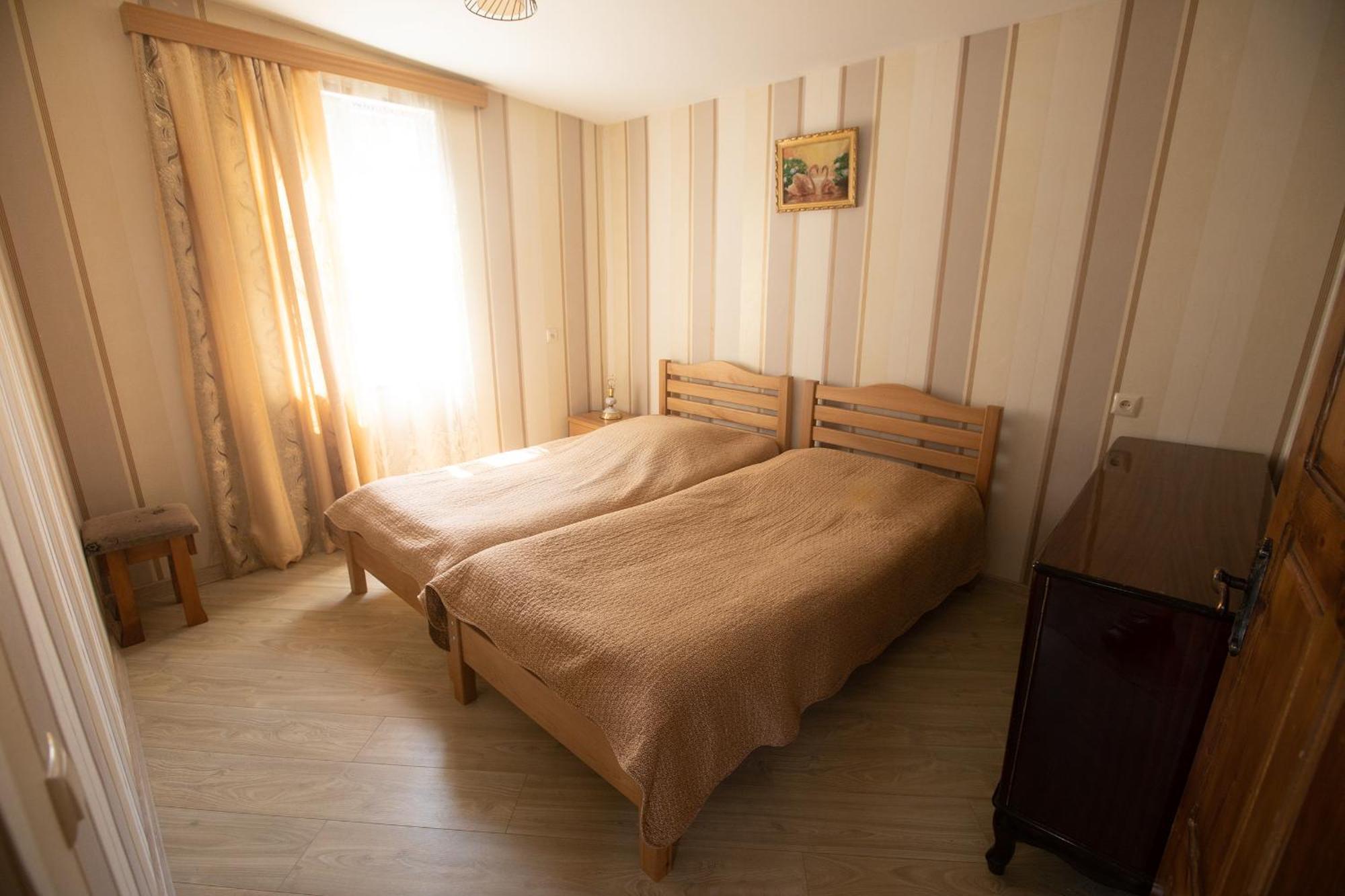 Strawberry Hotel Borjomi Ngoại thất bức ảnh